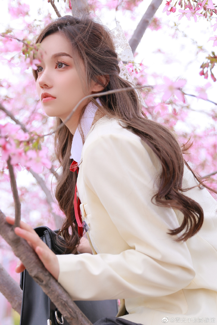 布里奇顿 封面